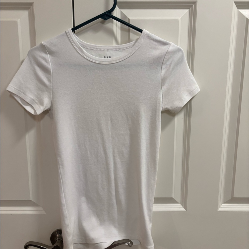 1 hr sale  Gap XS NWOT Short Sleeve T-Shirt